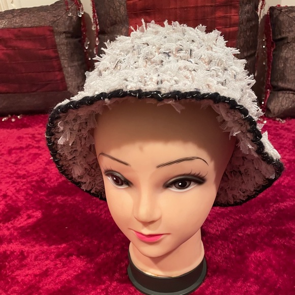CHANEL Cashmere Blend Hat - Picture 2 of 10